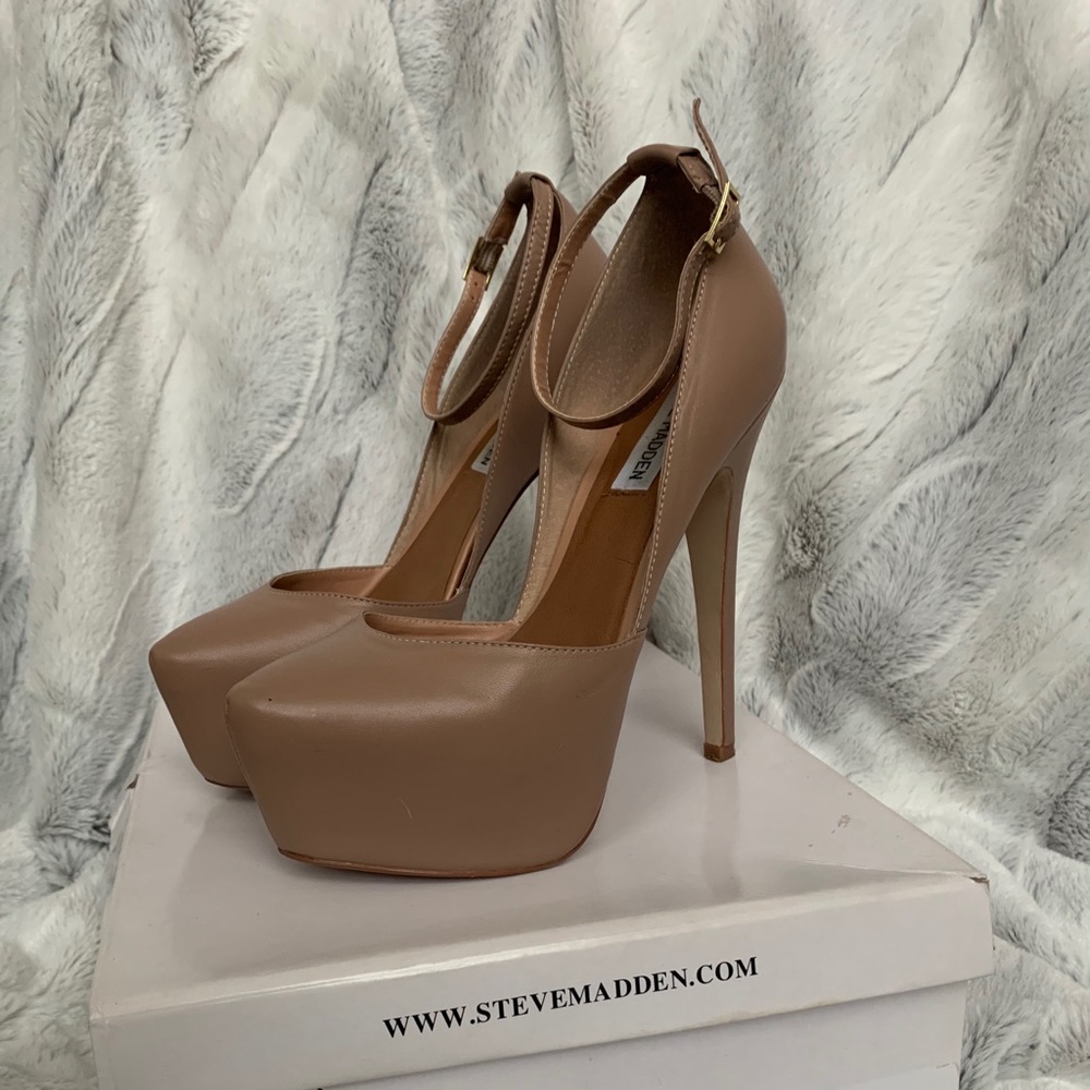 Steve Madden Deeny Nude Heels